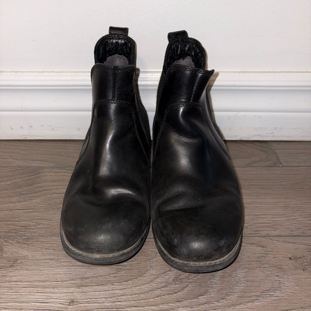 UGG Bonham Chelsea Black Ankle winter Boots - Picture 2 of 3